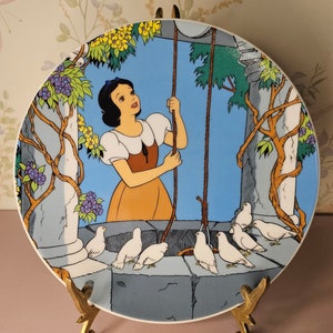 SNOW WHITE VINTAGE LARGE PAPER PLATES (8) ~ Birthday Party Supplies Dinner  Lunch