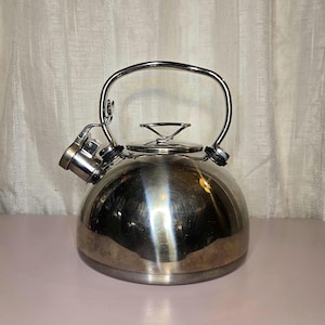 Circulon Enamel on Steel Tea Kettle Whistling Stove Top Teapot Silver Vintage Kitchen Cookware 2 Quart Retro Kitchen Decor