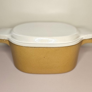 Antique Bennington Pottery Tawny 2.25 Quart Oval Covered Baking Dish with Cream Lid Farmhouse Pottery Kitchen