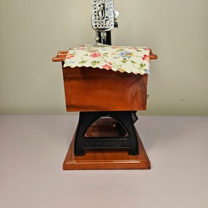 Miniature Sewing Machine Plastic Vintage Movable Music Box image 5
