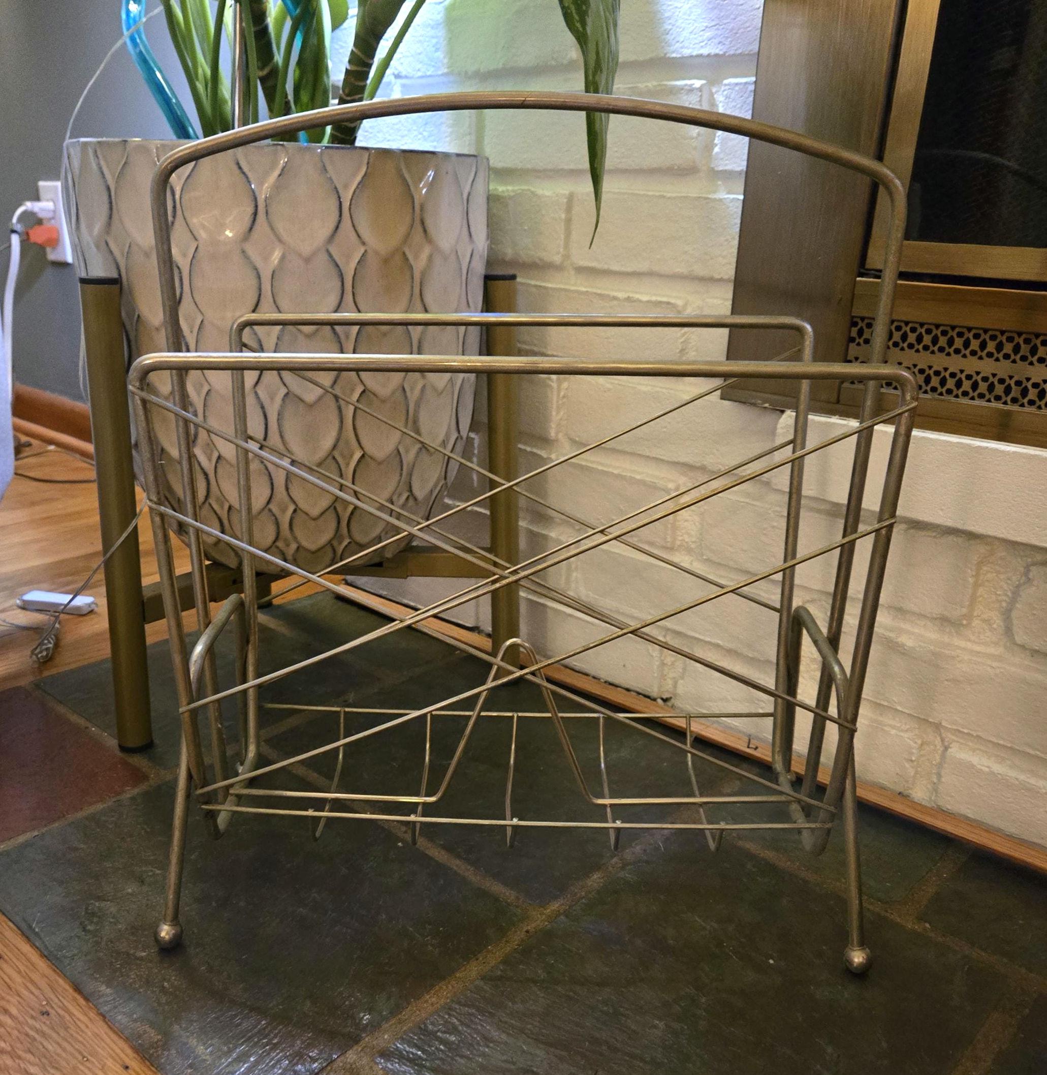 Mid Century Modern Metal Magazine Rack | 18