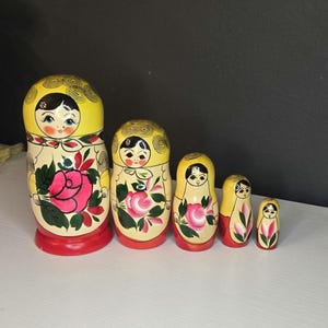 5 Piece Russian Nesting Dolls Vintage Unsigned Multicolor MCM Floral Details