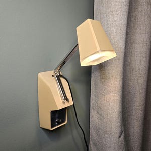 Vintage Mid Century Modern Adjustable Wall Lamp Desk Lamp Cream Plastic Chrome Swing Arm Folding Task Light Space Age 1970s Retro Lighting
