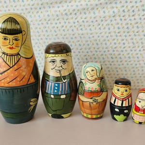 Russian matryoshka babushka Wooden nesting doll Nesting dolls 5 pcs Russian Holland Family