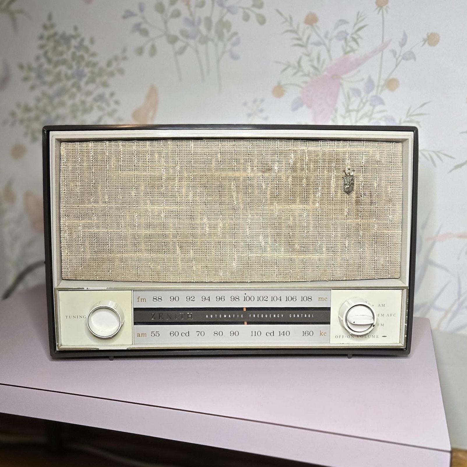 Zenith Model L724 Tube Radio • 1950s Mid Century AM FM Radio