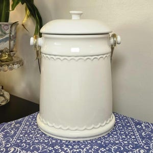 Vintage Plow & Hearth Ceramic Compost Crock Bin White Kitchen Countertop Compost Container with Lid 9" Tall