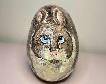 Grand rocher de lapin peint à la main d'artiste nommé « Rabberta » par Dale Murena Butoir de porte de Pâques