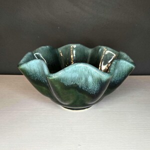 Vintage Mid-Century Hull USA B6 Green Drip Fluted Rim Art Pottery Vase/Bowl/Planter Ruffled Edge Ceramic Planter