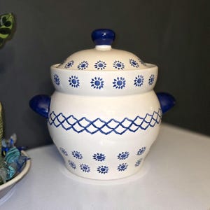 Kent Pottery Blue White Ceramic Canister 10” Lidded Jar with Handles Home Essentials Country Kitchen Tureen Farmhouse Cottage Decor