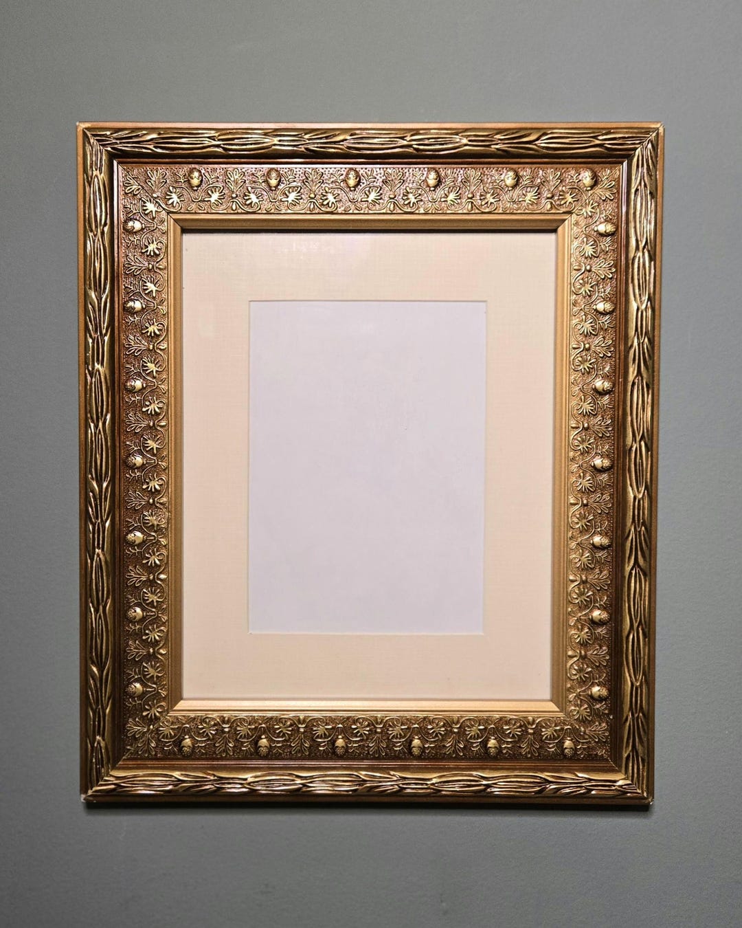 Vintage 8x10 Gold Ornate Picture Frame With Cream Matted Wall Hanging ...