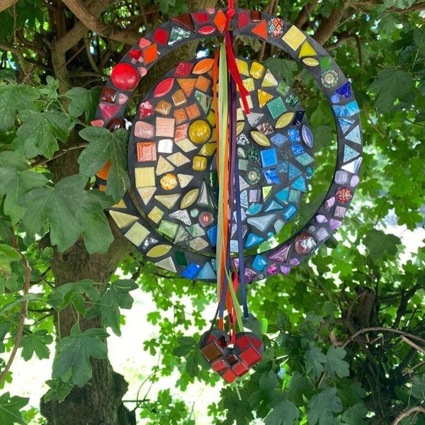 Mobiles Regenbogen-Mosaik-Set für Erwachsene – atemberaubende Regenbogen-Garten-Hängedekoration – erfordert Fliesenzange