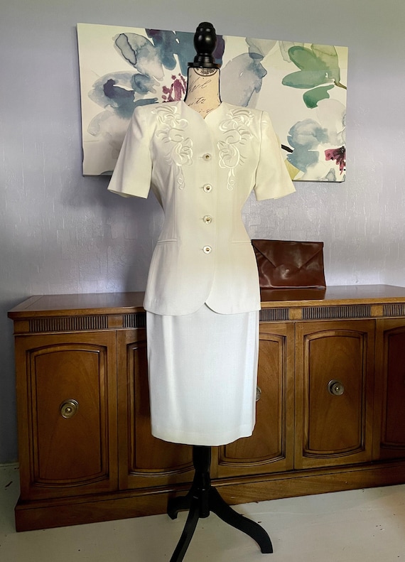Vintage 1980s Kasper Skirt Suit Size 4P/White Embr