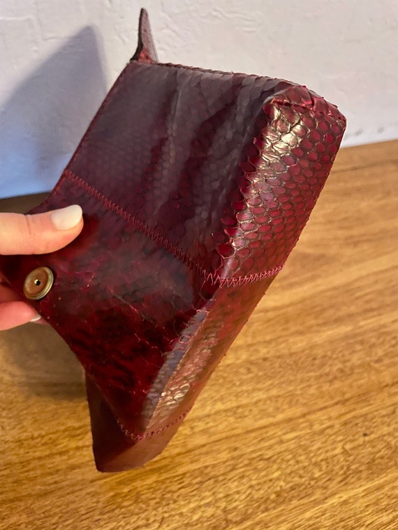 Vintage 80s Faux Snakeskin Burgundy Clutch Purse/… - image 4