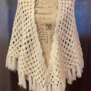 Vintage White Hand Knit-Crochet Shawl/Shoulder Sweater/Poncho/Vintage 70s-80s Bohemian Poncho/Comparable to Women’s Size Medium