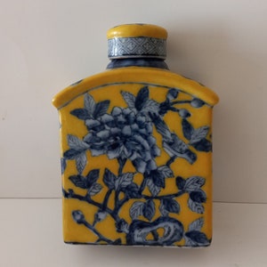 Chinese Porcelain Famille Jaune Rectangular Jar with Lid