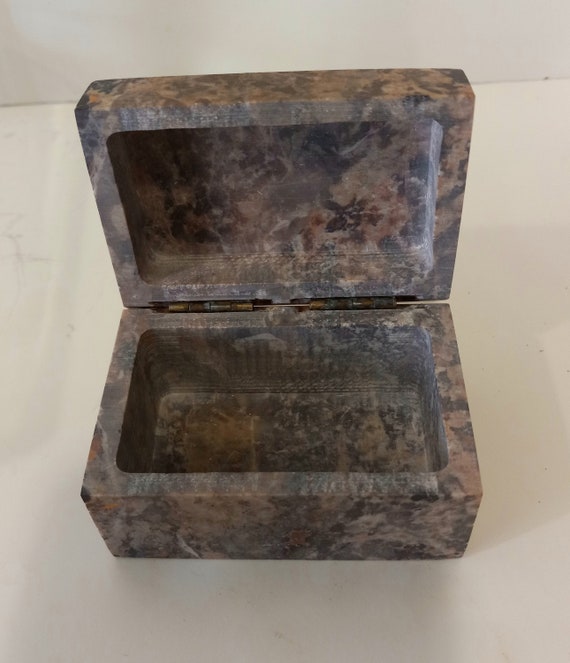 Vintage Rosemary Onyx Jewelry Box - image 2