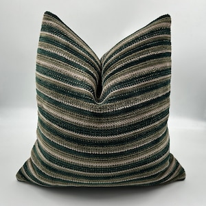 Capa de almofada texturizada listrada verde e bege, fronha verde e bege, feita à mão, fronha decorativa, 26x26, almofada de chenille