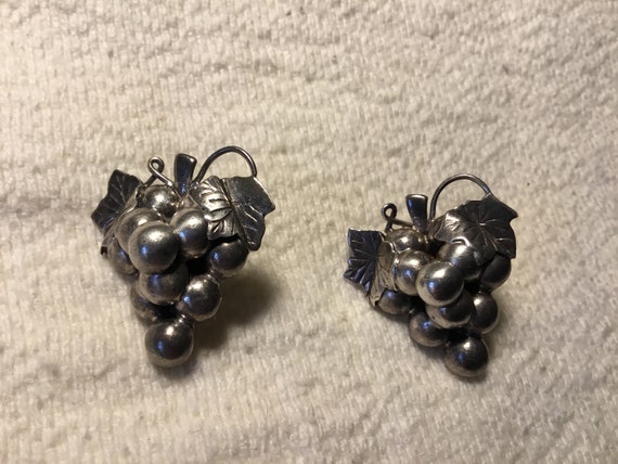 925 ND Grapes on a vine post earrings Sterling - image 1