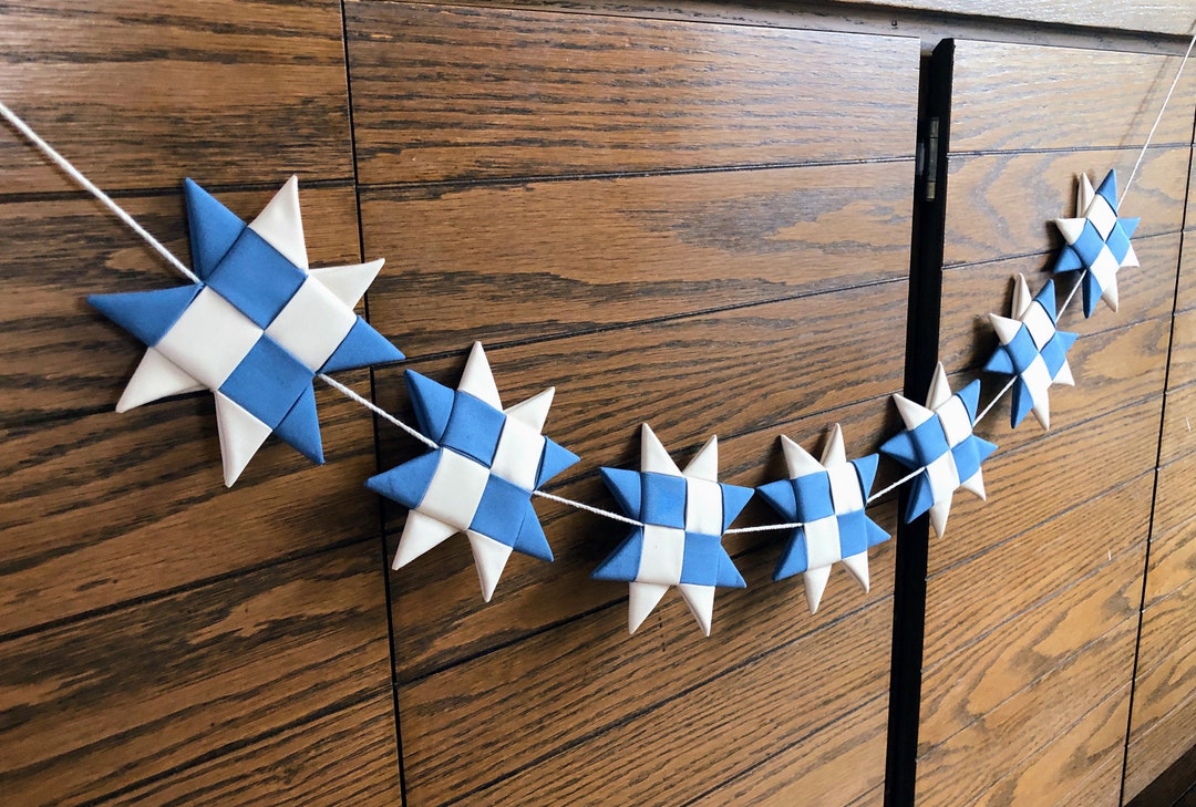 Photo inspiration: Picture Idea: Blue And White Scandinavian Star Garland