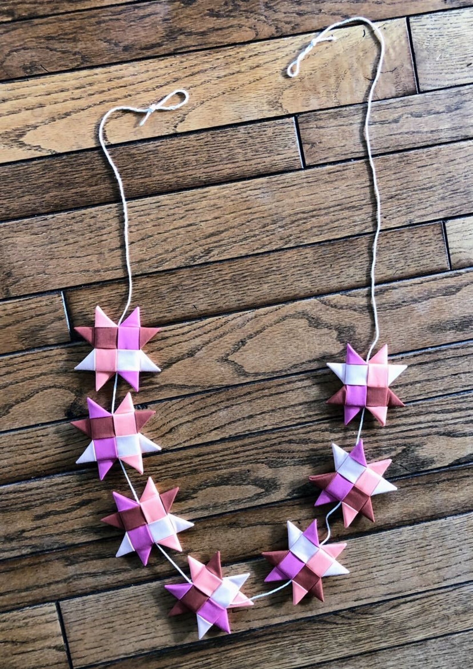 Photo inspiration: Picture Idea: Pink Multi Scandinavian Star Garland