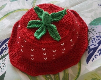 Chapeau bob fraise au crochet