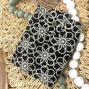 Black and White Embroidered Flower Kindle sleeve, kindle oasis sleeve, ipad mini sleeve, padded kindle sleeve, kobo sleeve, nook sleeve