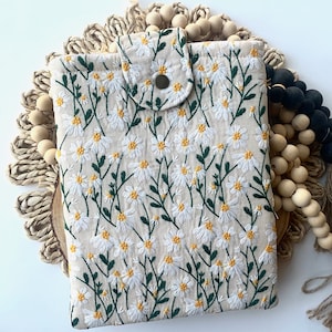 iPad Sleeve, White Beige Daisy Embroidered Woven Lined Exclusive Chic Reader-Friendly Stitched Cover Interior Tablet Comfortable Artisan Fit