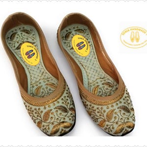 Embroidered Green Punjabi Jutti: Indian Pakistani Women's Shoes