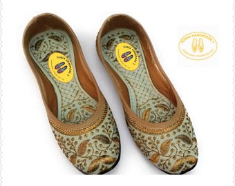 Embroidered Green Punjabi Jutti: Indian Pakistani Women&#39;s Shoes