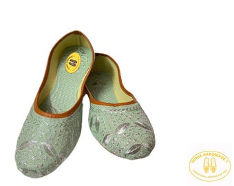 Grüne ethnische Jutti Schuhe: Indische handgemachte Khussa Mojari Slip-Ons