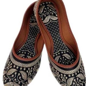 Black Punjabi Jutti – Handmade Khussa Shoes for Women DDP Shipping: No customs fees at delivery