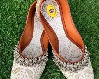 Embroidered White Punjabi Jutti: Indian Khussa Slip-On Flats