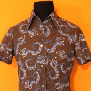 1970s shirt, Vintage shirt, beagle collar shirt, dragons, slim fit shirt, nice design 70's