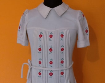 Vintage dress deadstock late 60&#39;s with nice flowers embroidery