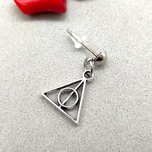 Silver Triangle Stud Earring: Geometric Minimalist Style (Single)