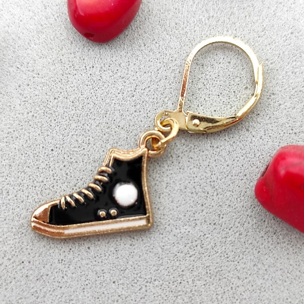 Baskets en or, Sneaker boucle d’oreille, Drôle de pendentif, Boucles d’oreilles mode, Boucles d’oreilles Converse, Boucles d’oreilles Punk, Baskets hautes, Boucles d’oreilles chaussures, Cadeau