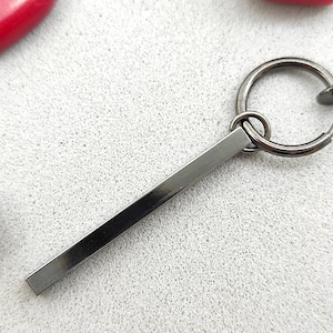 Un clip en bronze à canon, pendentif bâton, boucle d'oreille bâton, clip bâton mâle, longue boucle d'oreille, boucle d'oreille bâton homme, barre unisexe à long bâton pendant