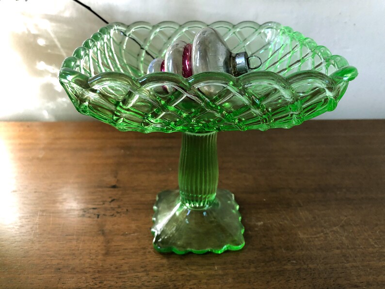 Vintage L.E. Smith Green Glass Pedestal Candy/cookie Dish/standmartha