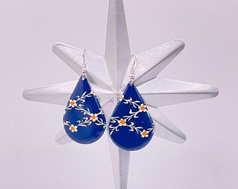 Vintage Tin Upcycled Dangle Earrings, Daisy Flower Earrings, Aesthetic Jewelry, Handmade Artisan Earrings, Jewelry Gift for Her