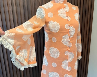 Vintage 60s 70s psychedelic flower power angel sleeve bell sleeve mini dress