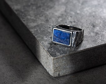 Handwerklich gefertigter Statement Ring aus Lapis & Sterlingsilber - Einzigartiger Herren Silberring mit Lapis Stein - Perfektes Geschenk für Ihn