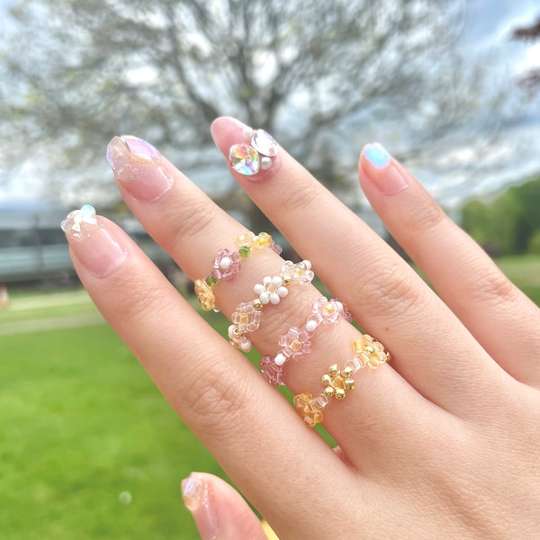 petite flower beaded ring/cute/summer/clear