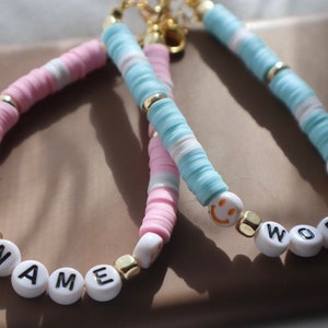Pulsera de cuentas, pulsera de amistad, joyería de playa, pulsera de letras, joyería de letras, joyería hecha en casa, joyería de verano