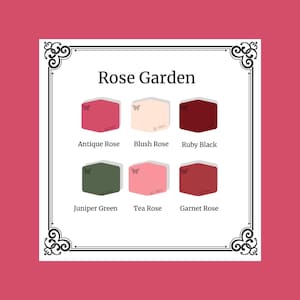 Könnte beinhalten: Eine Farbkarte mit sechs Farbmustern, die mit "Antique Rose", "Blush Rose", "Ruby Black", "Juniper Green", "Tea Rose" und "Garnet Rose" beschriftet sind. Jedes Muster zeigt ein Schmetterlings-Symbol.