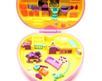 Polly Pocket 1994 Perfect Playroom Quilted Pink Heart Bluebird Toys *1 ontbreekt*