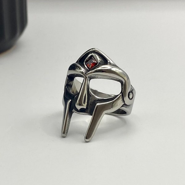 Bague MF DOOM en argent - bague MFDOOM gemme rouge en acier inoxydable - cosplay mfdoom - bague de gladiateur masque méchant - bague de rappeur - kanye west