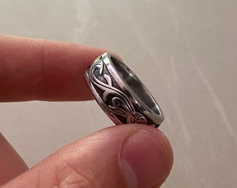 Steel Viking Ring - Silver Plant Band - Stainless Steel Nature Style Ring - Gun Metal Flower band - Mens Unisex Embroided Silver jewellery