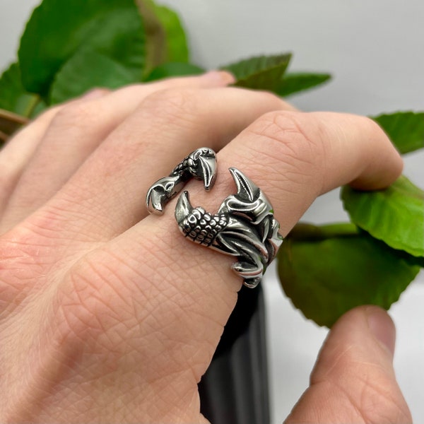 Mens Claw Ring - Stainless Steel Spiked Dragon Ring - Mens Silver Hand Grip Wrap around Unique Streetwear Jewellery - Detailed Ring for Men