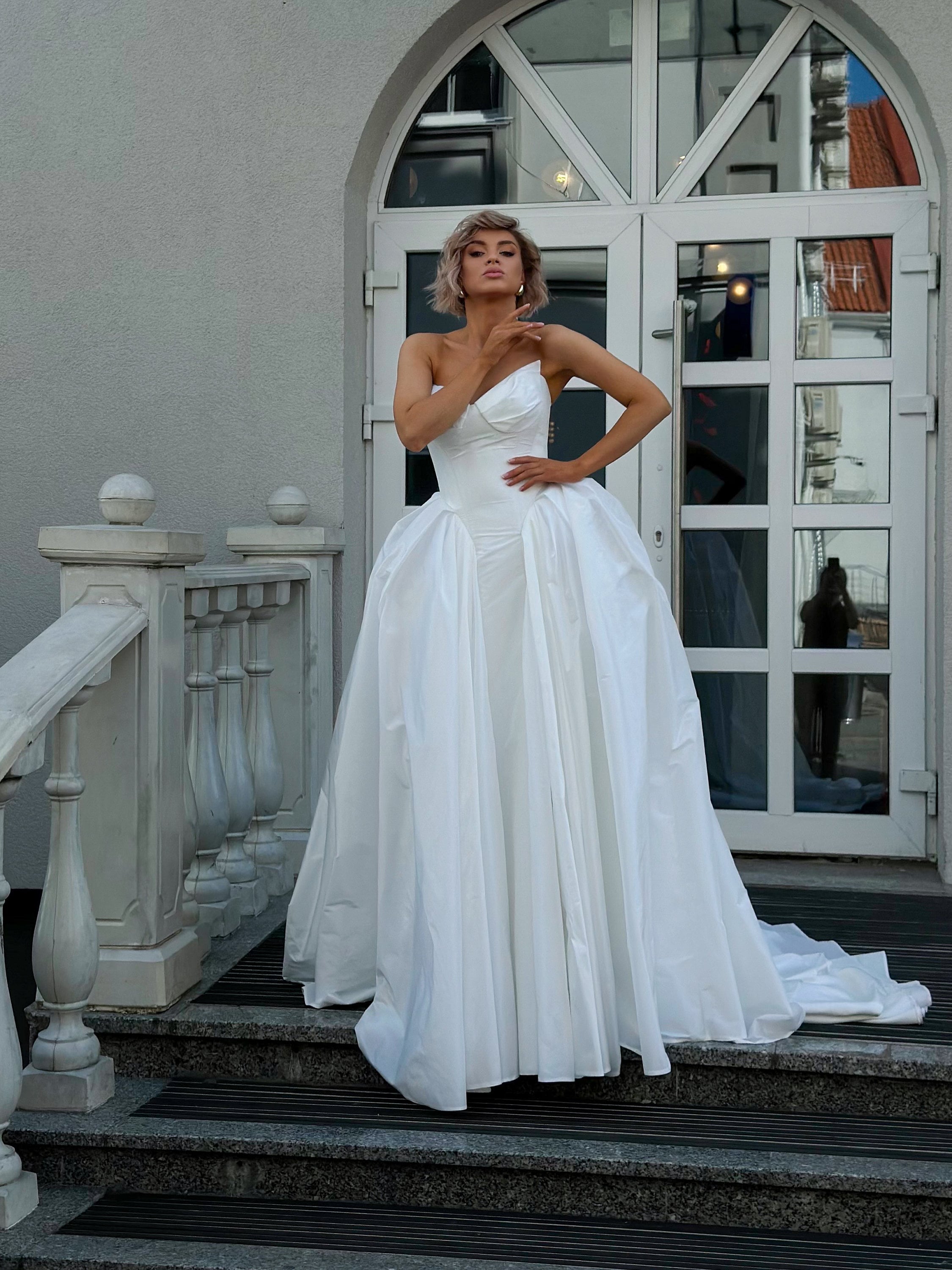 Taffeta Wedding Dress, Sweetheart Neckline, Bridal Gowns, Long Train, Sexy Bridal  Gown, Corset Dress, Modern Design, Ivory, Off-shoulders - Etsy