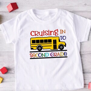 Shirt jongens 2e leerjaar, shirt cruisen naar 2e leerjaar, shirt schoolbus, terug naar school T-shirt, eerste schooldag, jongens 1e schooldag